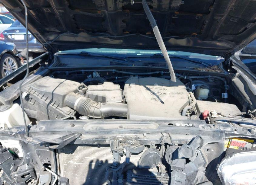 Photo 10 of 2018 Toyota Tacoma SR5 V6 (VIN 3TMAZ5CN7JM066588)