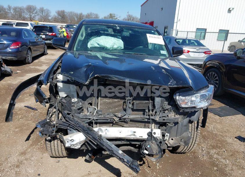 Photo 12 of 2018 Toyota Tacoma SR5 V6 (VIN 3TMAZ5CN7JM066588)