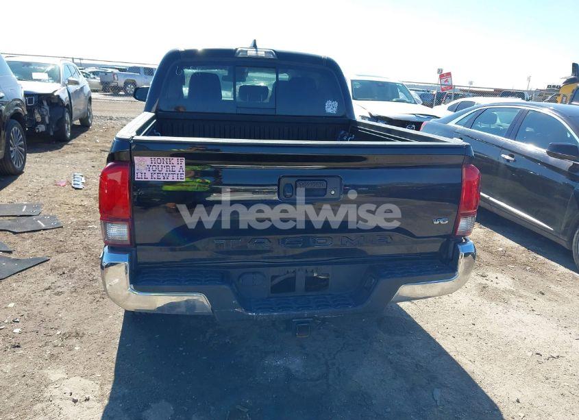 Photo 16 of 2018 Toyota Tacoma SR5 V6 (VIN 3TMAZ5CN7JM066588)