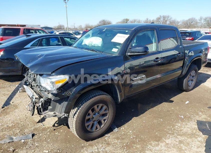 Photo 2 of 2018 Toyota Tacoma SR5 V6 (VIN 3TMAZ5CN7JM066588)
