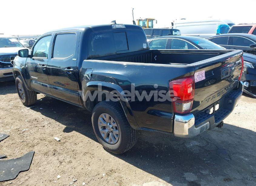 Photo 3 of 2018 Toyota Tacoma SR5 V6 (VIN 3TMAZ5CN7JM066588)
