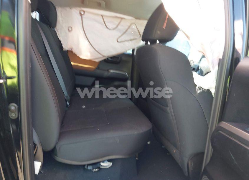 Photo 8 of 2018 Toyota Tacoma SR5 V6 (VIN 3TMAZ5CN7JM066588)