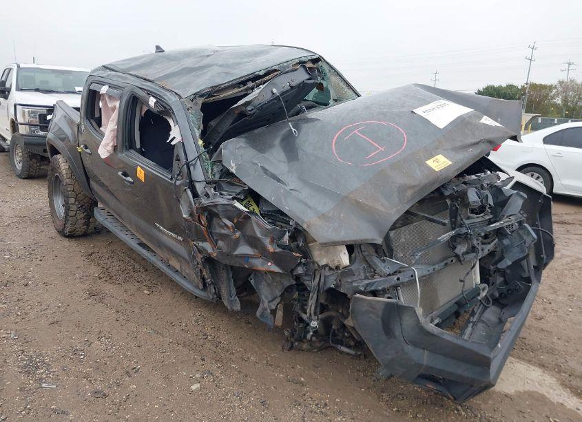 2018 Toyota Tacoma SR5 V6 (VIN 3TMAZ5CN7JM068289) main photo