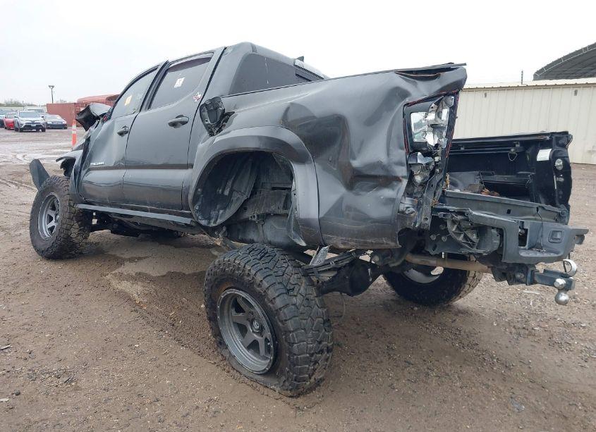 Photo 3 of 2018 Toyota Tacoma SR5 V6 (VIN 3TMAZ5CN7JM068289)