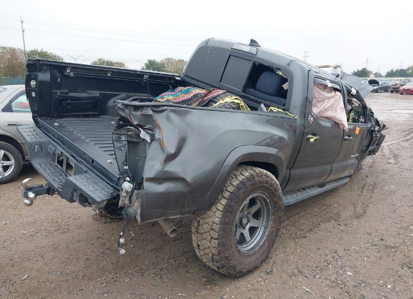 Photo 4 of 2018 Toyota Tacoma SR5 V6 (VIN 3TMAZ5CN7JM068289)