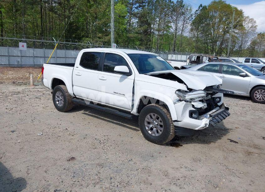 2017 Toyota Tacoma SR5 V6 (VIN 3TMAZ5CN8HM045727) main photo