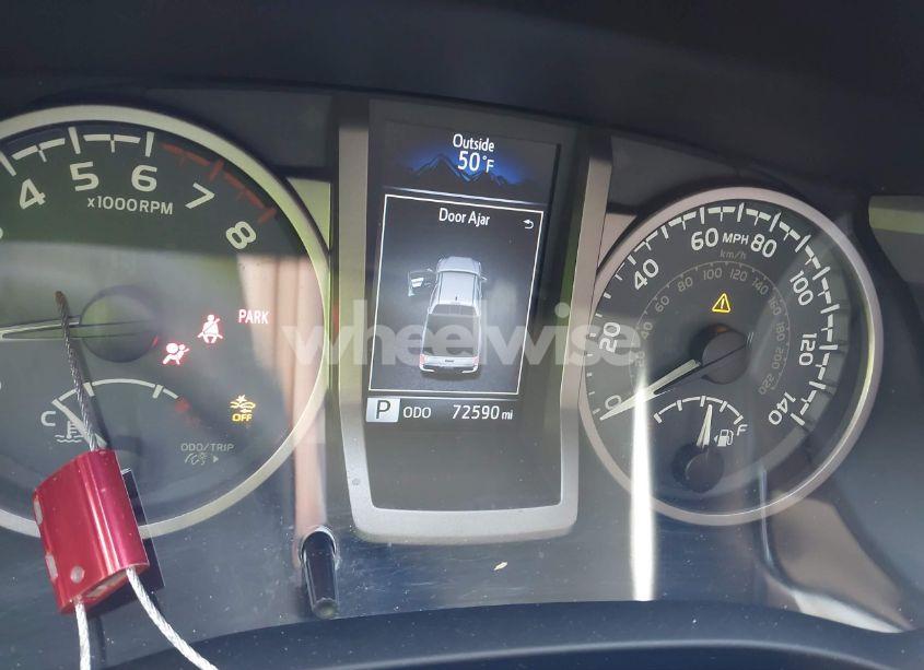 Photo 16 of 2018 Toyota Tacoma SR5 V6 (VIN 3TMAZ5CN8JM070987)