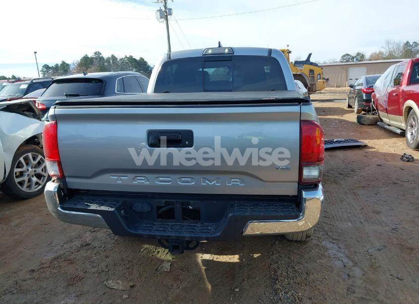 Photo 17 of 2018 Toyota Tacoma SR5 V6 (VIN 3TMAZ5CN8JM070987)