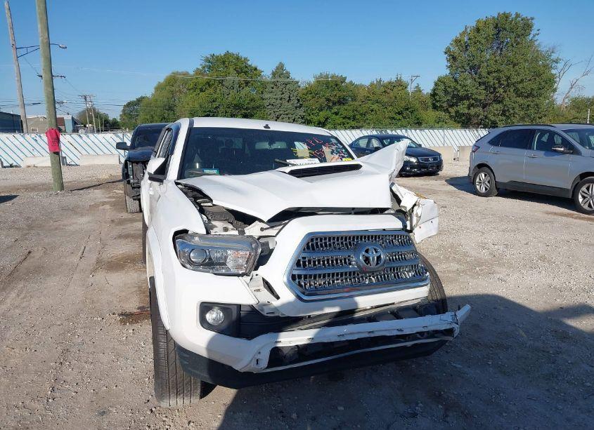 Photo 11 of 2016 Toyota Tacoma TRD SPORT (VIN 3TMAZ5CN9GM020334)