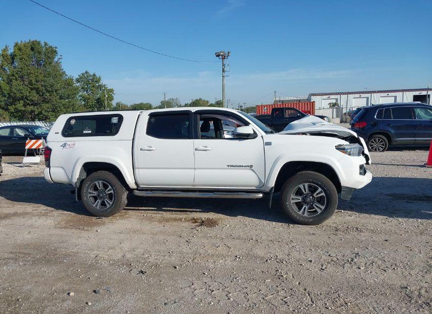 Photo 12 of 2016 Toyota Tacoma TRD SPORT (VIN 3TMAZ5CN9GM020334)