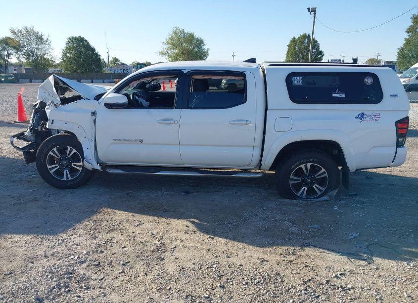 Photo 13 of 2016 Toyota Tacoma TRD SPORT (VIN 3TMAZ5CN9GM020334)