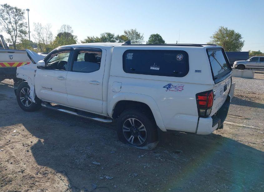 Photo 3 of 2016 Toyota Tacoma TRD SPORT (VIN 3TMAZ5CN9GM020334)