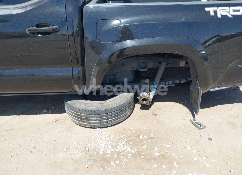 Photo 6 of 2017 Toyota Tacoma TRD SPORT (VIN 3TMAZ5CN9HM027799)