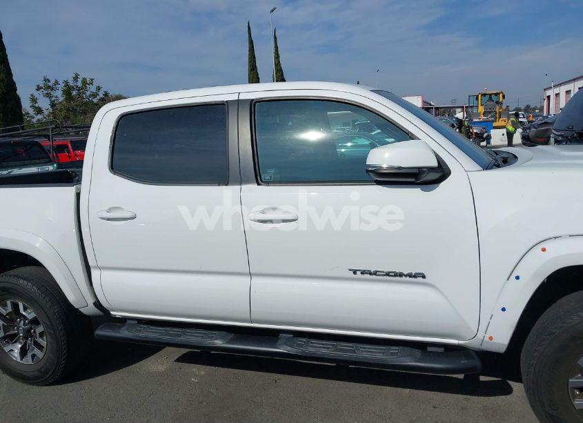 Photo 14 of 2017 Toyota Tacoma TRD SPORT (VIN 3TMAZ5CN9HM031576)