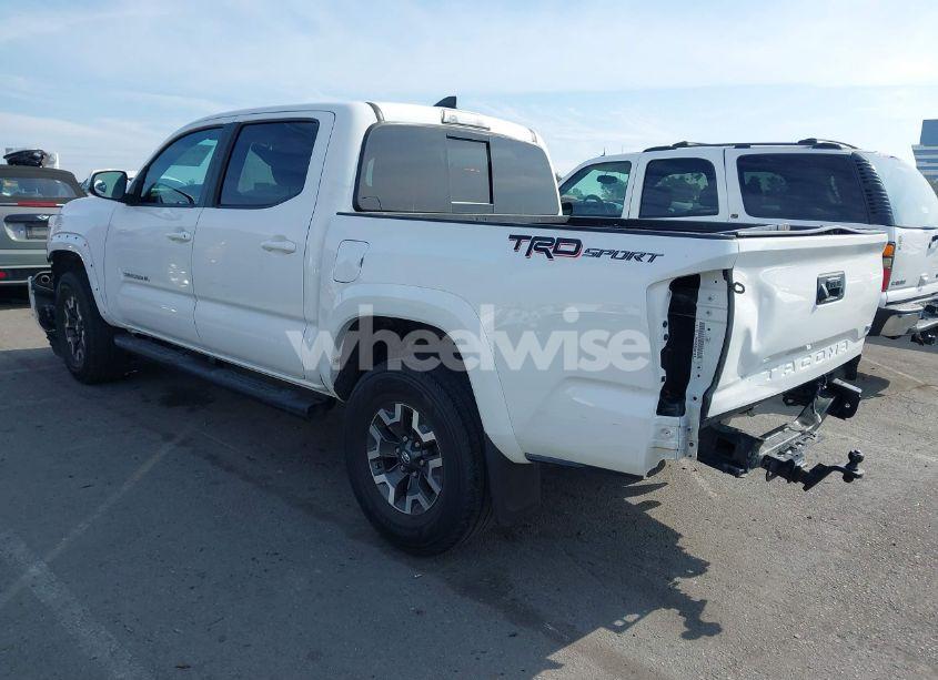 Photo 3 of 2017 Toyota Tacoma TRD SPORT (VIN 3TMAZ5CN9HM031576)