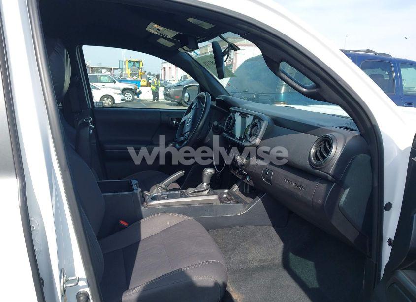 Photo 5 of 2017 Toyota Tacoma TRD SPORT (VIN 3TMAZ5CN9HM031576)