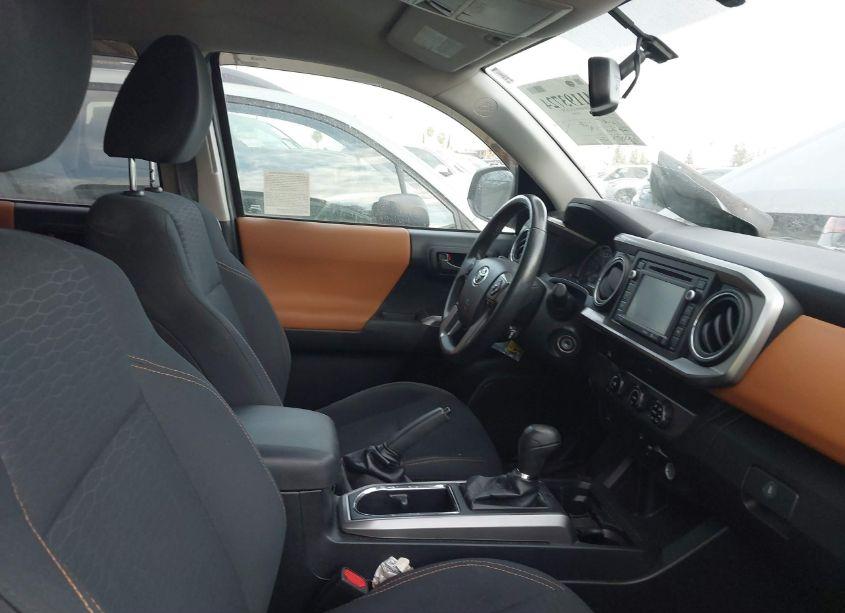 Photo 5 of 2017 Toyota Tacoma SR5 V6 (VIN 3TMAZ5CN9HM052251)