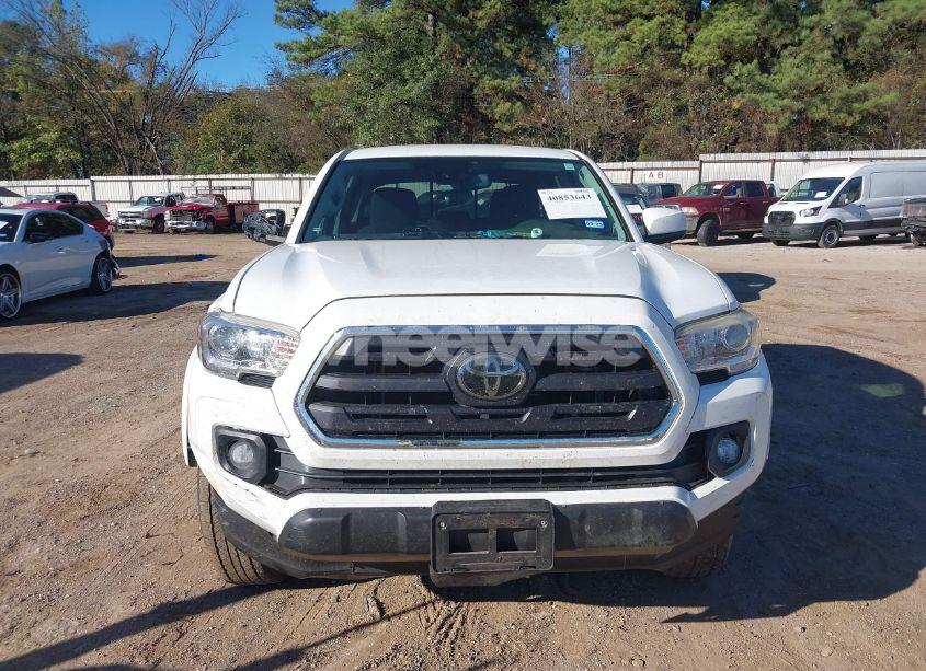 Photo 12 of 2018 Toyota Tacoma SR5 V6 (VIN 3TMAZ5CN9JM059254)