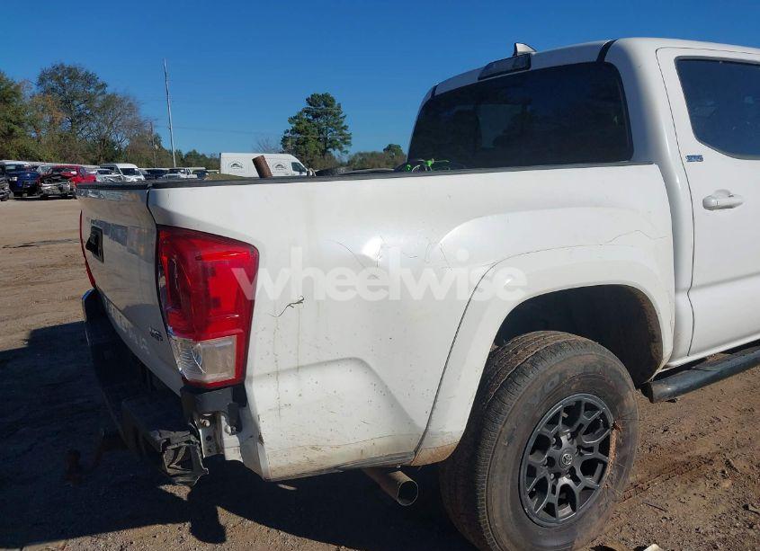 Photo 19 of 2018 Toyota Tacoma SR5 V6 (VIN 3TMAZ5CN9JM059254)