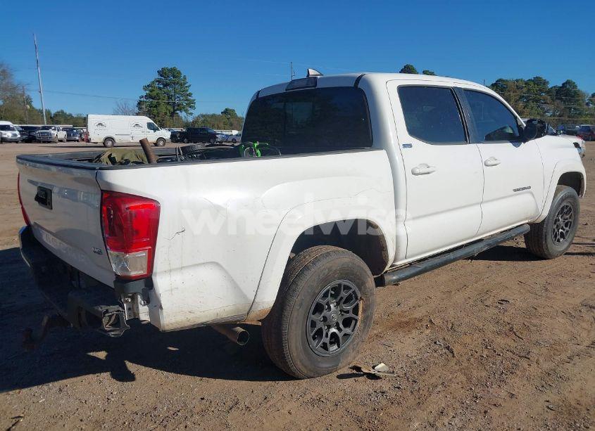 Photo 4 of 2018 Toyota Tacoma SR5 V6 (VIN 3TMAZ5CN9JM059254)