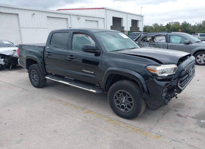 2018 Toyota Tacoma SR5 V6 (VIN 3TMAZ5CN9JM063613) main photo