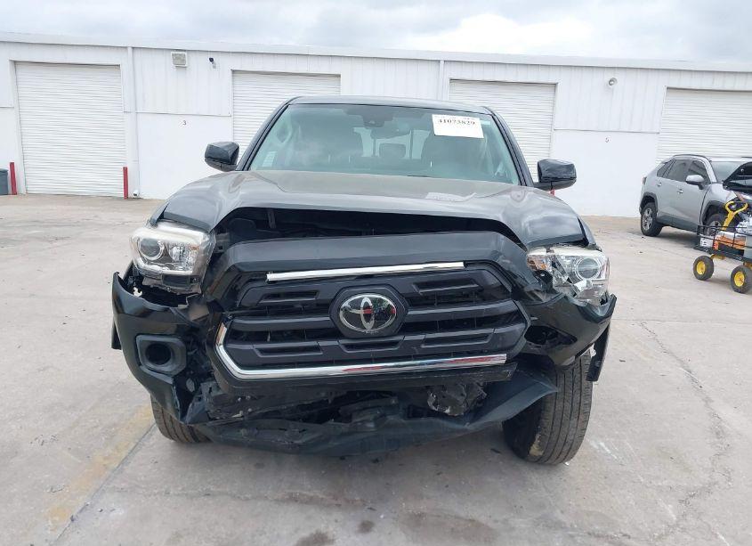 Photo 12 of 2018 Toyota Tacoma SR5 V6 (VIN 3TMAZ5CN9JM063613)