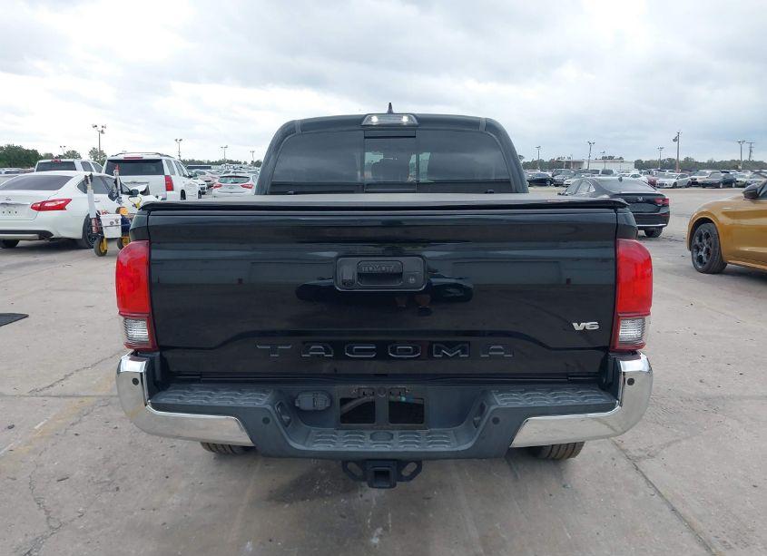 Photo 16 of 2018 Toyota Tacoma SR5 V6 (VIN 3TMAZ5CN9JM063613)