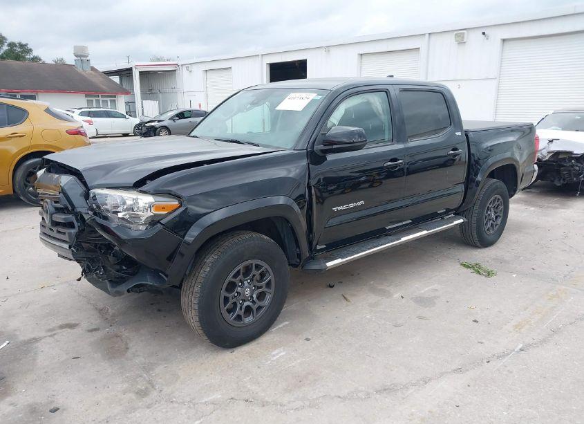 Photo 2 of 2018 Toyota Tacoma SR5 V6 (VIN 3TMAZ5CN9JM063613)