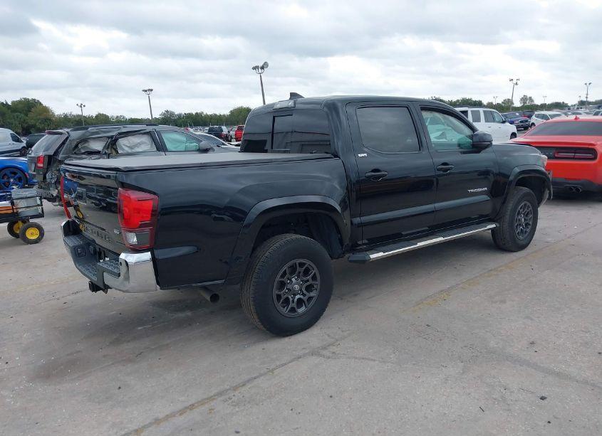Photo 4 of 2018 Toyota Tacoma SR5 V6 (VIN 3TMAZ5CN9JM063613)