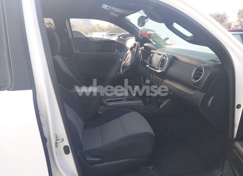 Photo 5 of 2021 Toyota Tacoma TRD OFF-ROAD (VIN 3TMAZ5CN9MM142221)