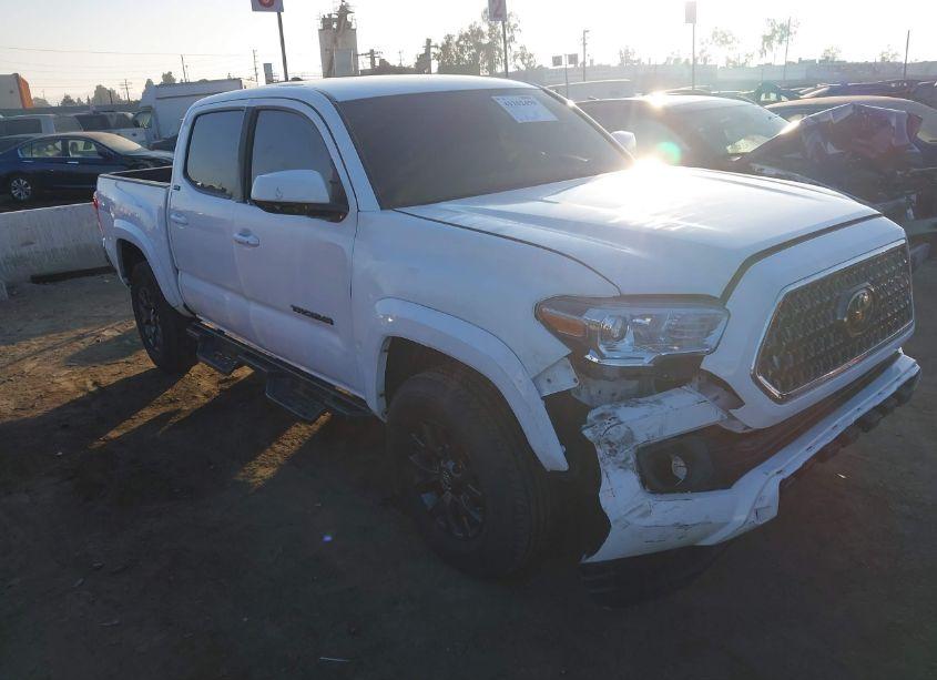 2022 Toyota Tacoma SR5 V6 (VIN 3TMAZ5CN9NM195874) main photo