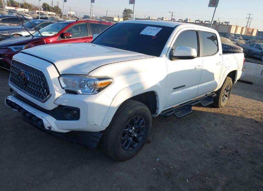 Photo 2 of 2022 Toyota Tacoma SR5 V6 (VIN 3TMAZ5CN9NM195874)