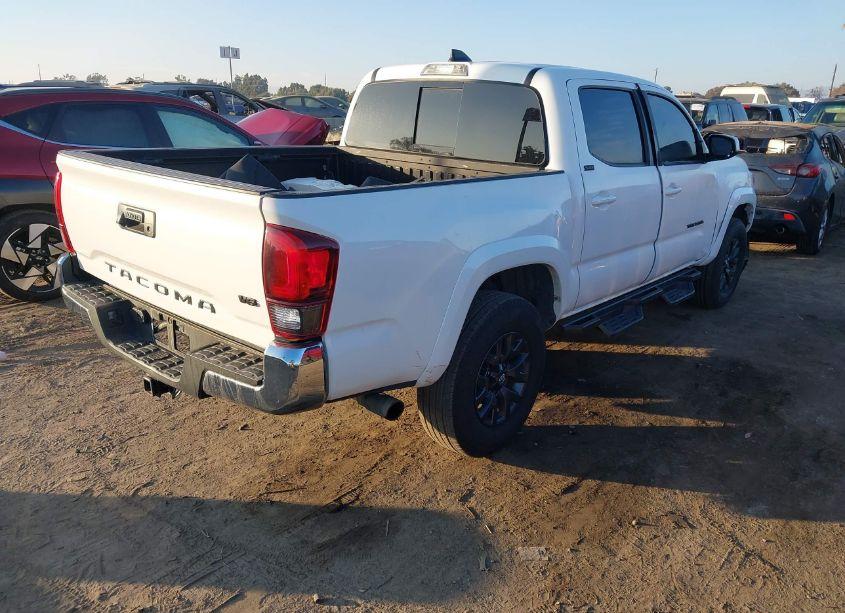 Photo 4 of 2022 Toyota Tacoma SR5 V6 (VIN 3TMAZ5CN9NM195874)