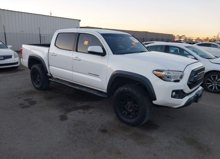 2016 Toyota Tacoma TRD OFF ROAD (VIN 3TMAZ5CNXGM002876) main photo