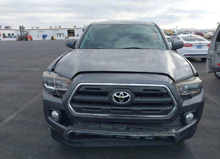 Photo 12 of 2017 Toyota Tacoma SR5 V6 (VIN 3TMAZ5CNXHM042327)