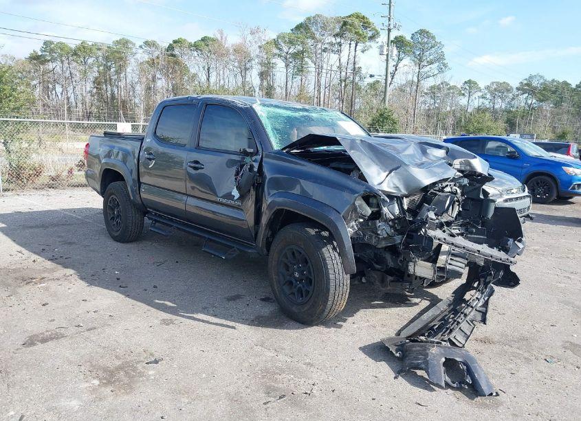 2022 Toyota Tacoma 2WD SR5 (VIN 3TMAZ5CNXNM179537) main photo