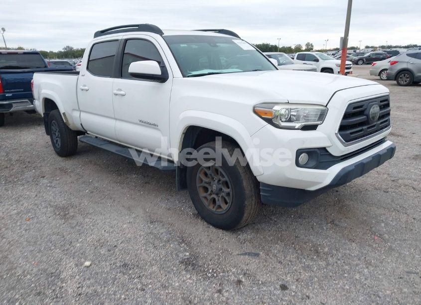 2018 Toyota Tacoma SR5 (VIN 3TMBZ5DN4JM014788) main photo