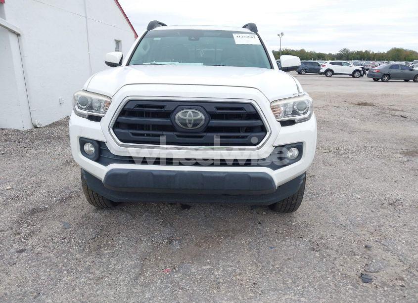 Photo 12 of 2018 Toyota Tacoma SR5 (VIN 3TMBZ5DN4JM014788)