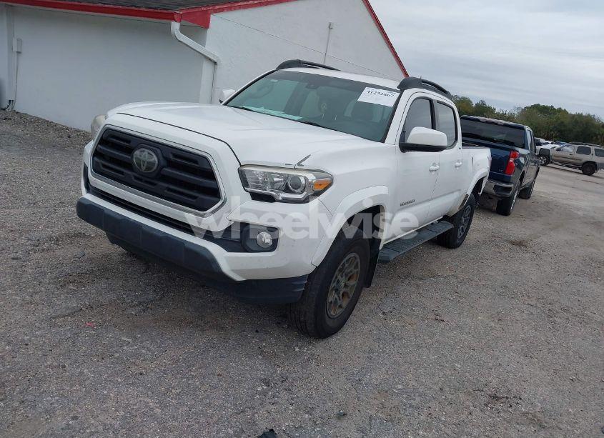 Photo 2 of 2018 Toyota Tacoma SR5 (VIN 3TMBZ5DN4JM014788)