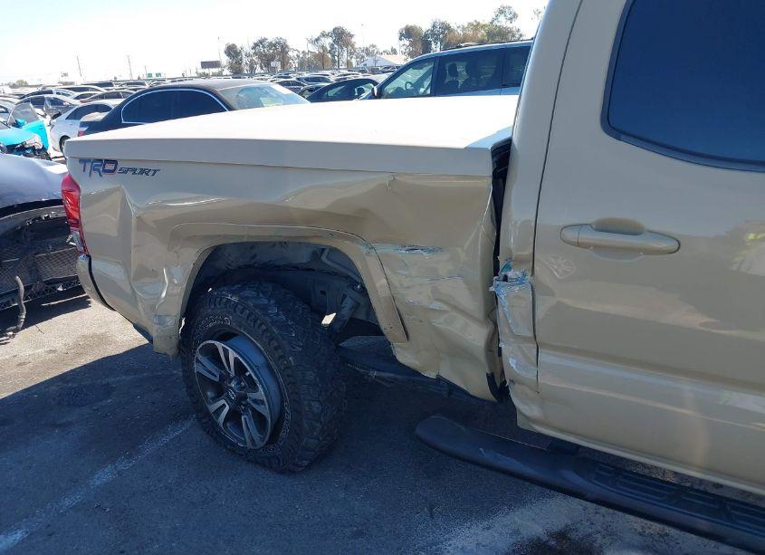 Photo 6 of 2016 Toyota Tacoma TRD SPORT (VIN 3TMBZ5DN5GM002383)