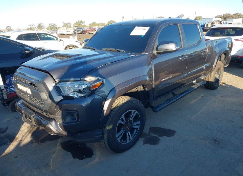 Photo 2 of 2019 Toyota Tacoma TRD SPORT (VIN 3TMBZ5DN8KM020532)