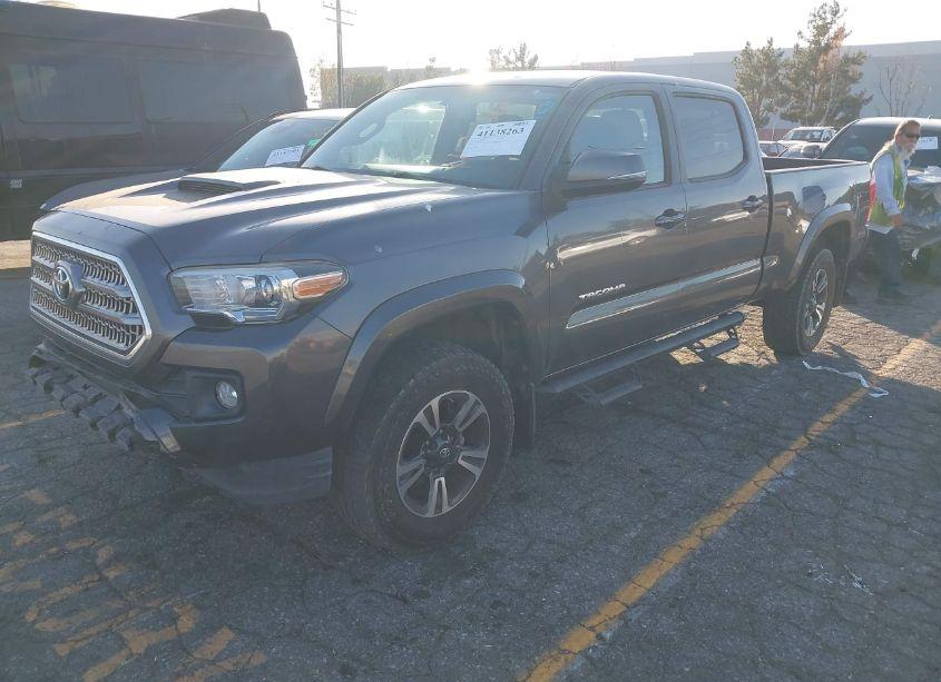 Photo 2 of 2017 Toyota Tacoma TRD SPORT (VIN 3TMBZ5DN9HM011038)