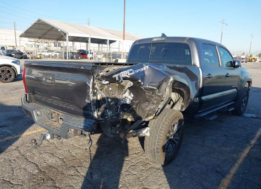 Photo 4 of 2017 Toyota Tacoma TRD SPORT (VIN 3TMBZ5DN9HM011038)