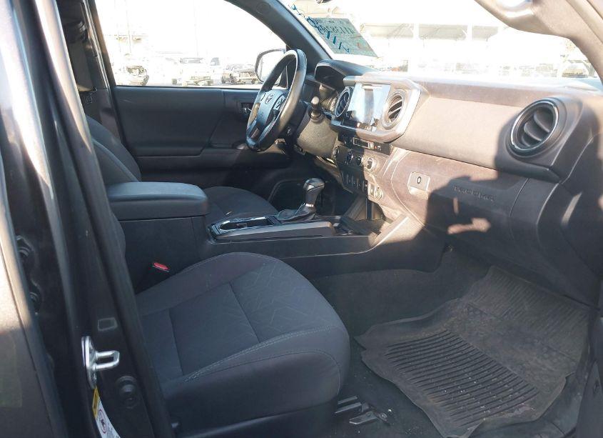 Photo 5 of 2017 Toyota Tacoma TRD SPORT (VIN 3TMBZ5DN9HM011038)