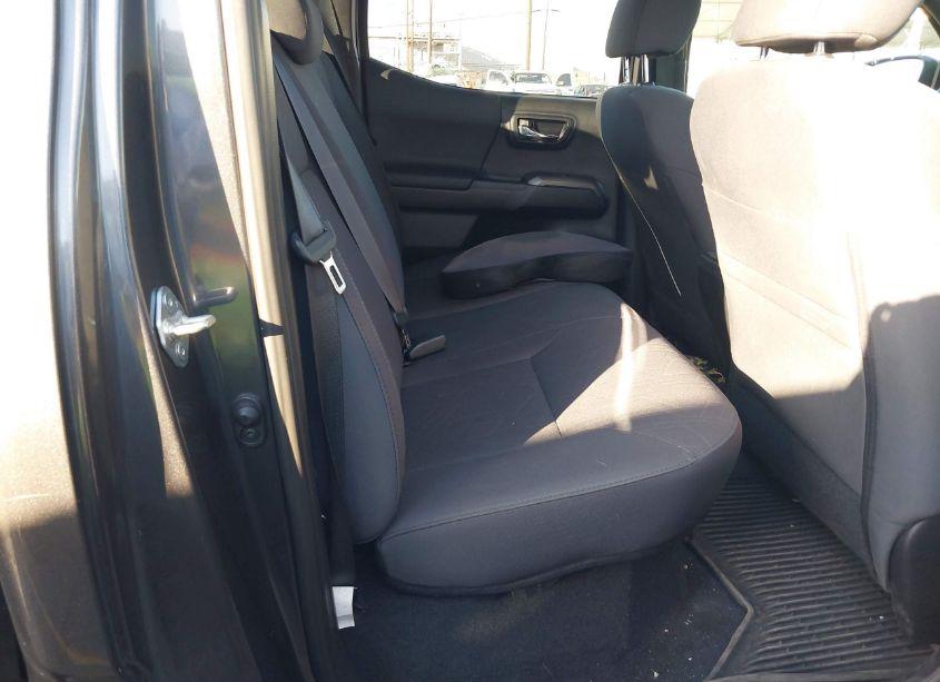 Photo 8 of 2017 Toyota Tacoma TRD SPORT (VIN 3TMBZ5DN9HM011038)