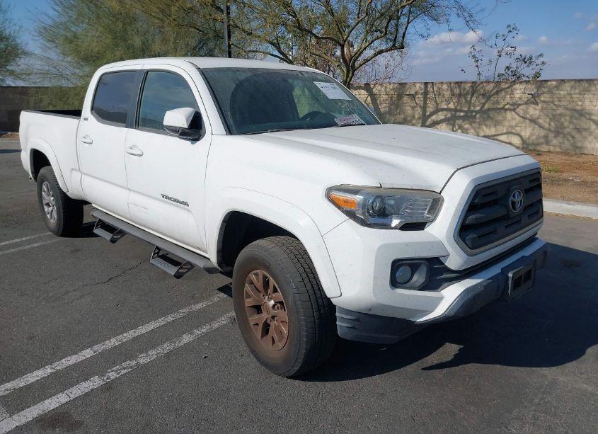 2016 Toyota Tacoma SR5 (VIN 3TMBZ5DNXGM004128) main photo
