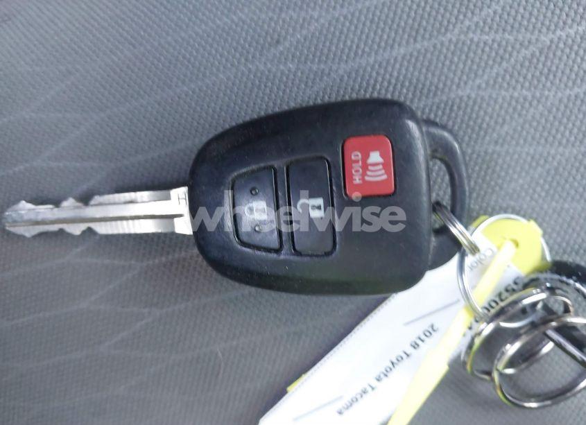 Photo 11 of 2018 Toyota Tacoma SR5 (VIN 3TMBZ5DNXJM015766)