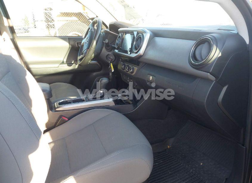 Photo 5 of 2018 Toyota Tacoma SR5 (VIN 3TMBZ5DNXJM015766)