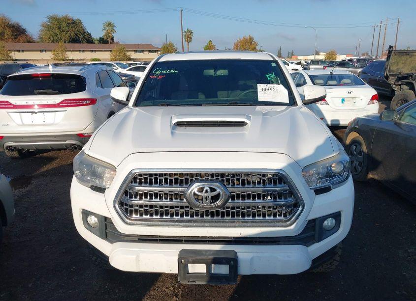 Photo 12 of 2017 Toyota Tacoma TRD SPORT (VIN 3TMCZ5AN0HM048939)