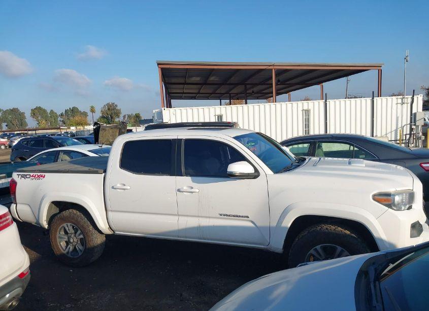 Photo 13 of 2017 Toyota Tacoma TRD SPORT (VIN 3TMCZ5AN0HM048939)